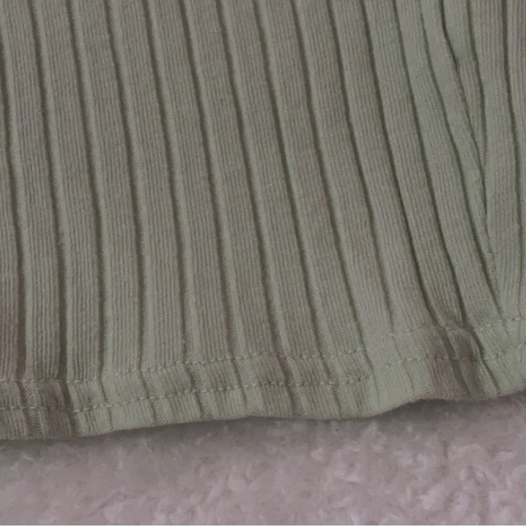 Green Halter Neck Crop Top - Picture 6 of 7